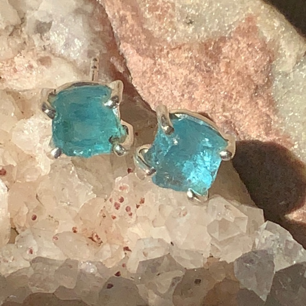 ROUGH RAW NEON BLUE APATITE 925 STERLING SILVER EARRINGS